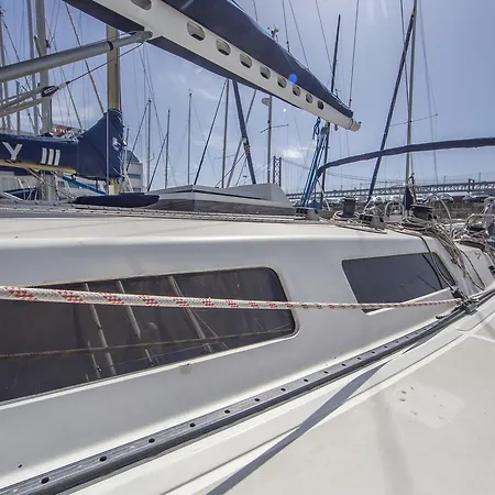 Sailboat Exclusive Experience 船屋 *