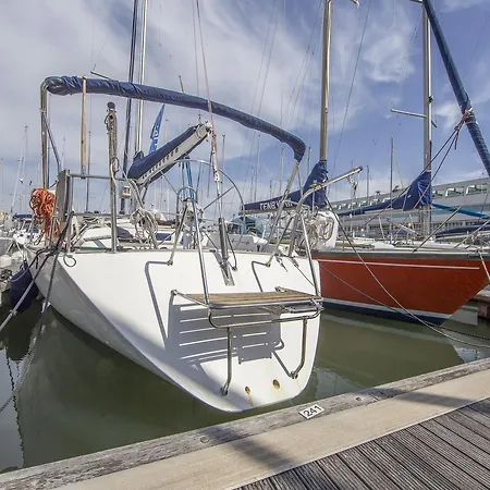 Ботель Sailboat Exclusive Experience *
