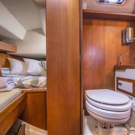 Sailboat Exclusive Experience Ботель *