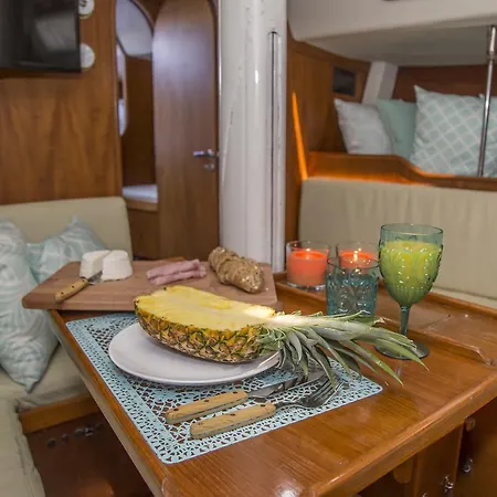 Ботель Sailboat Exclusive Experience Лиссабон