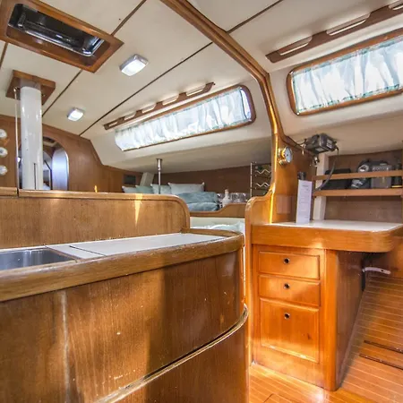 Sailboat Exclusive Experience Πλωτό κατάλυμα