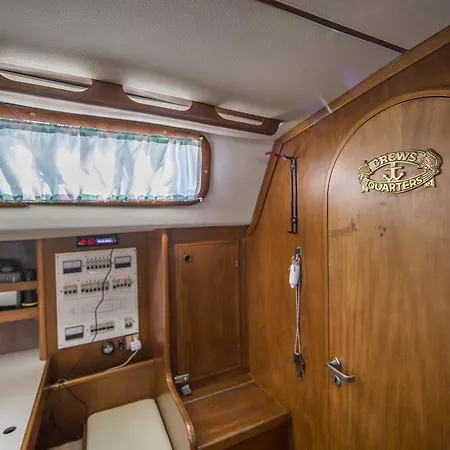 Sailboat Exclusive Experience Лиссабон