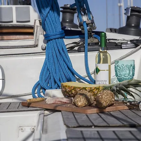 Sailboat Exclusive Experience Лиссабон