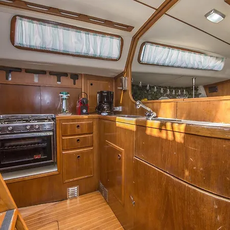 Sailboat Exclusive Experience Ботель Лиссабон