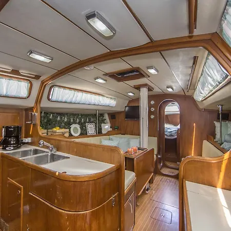 Sailboat Exclusive Experience Ботель *
