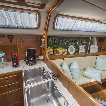 Sailboat Exclusive Experience Ботель