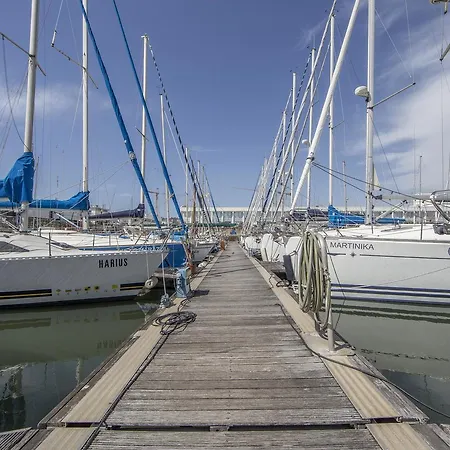 Sailboat Exclusive Experience Ботель *