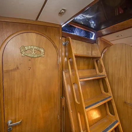 Ботель Sailboat Exclusive Experience *