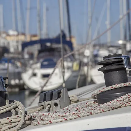 Ботель Sailboat Exclusive Experience