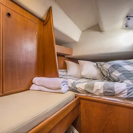Botel Sailboat Exclusive Experience Lisboa